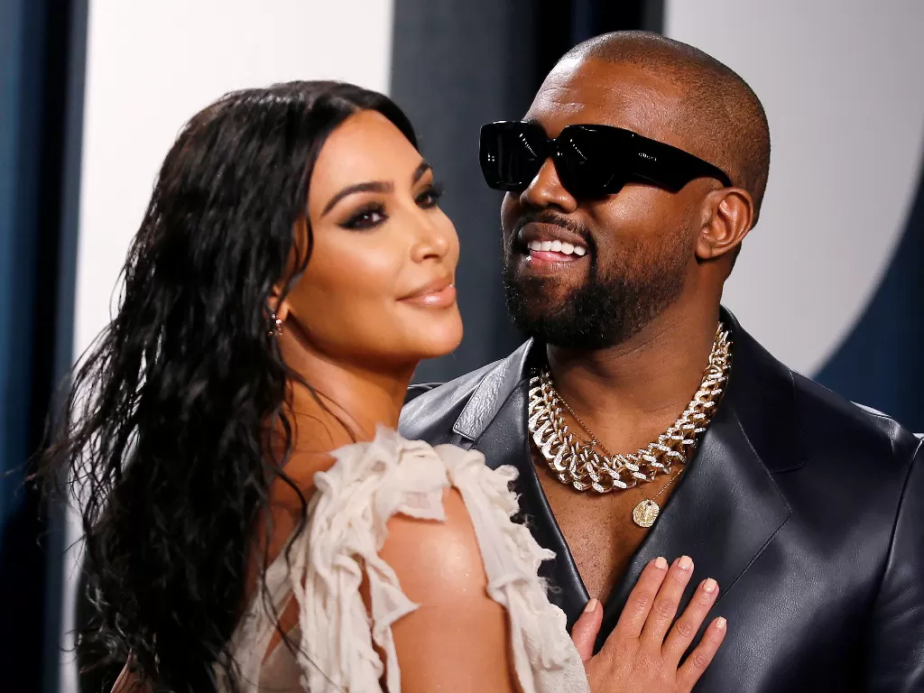  Kim Kardashian dan Kanye West menghadiri pesta Vanity Fair Oscar di Beverly Hills selama Academy Awards ke-92, di Los Angeles, California, AS, 9 Februari 2020.  (photo/REUTERS/Danny Moloshok)