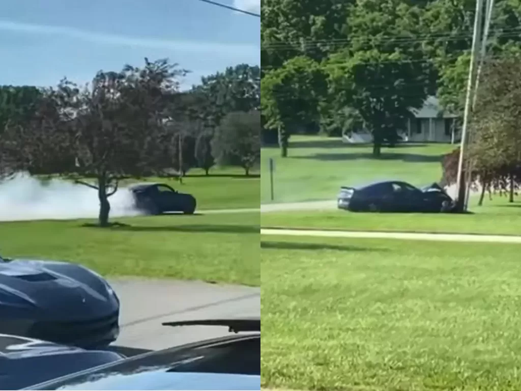 Mobil Ford Mustang yang lakukan burnout dan tabrak tiang (photo/YouTube/Jeremy Cook)