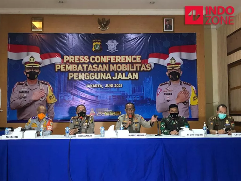 Foto: Konferensi pers terkait PPKM Jakarta di Mapolda Metro Jaya, Jakarta. (INDOZONE/Samsudhuha Wildansyah)