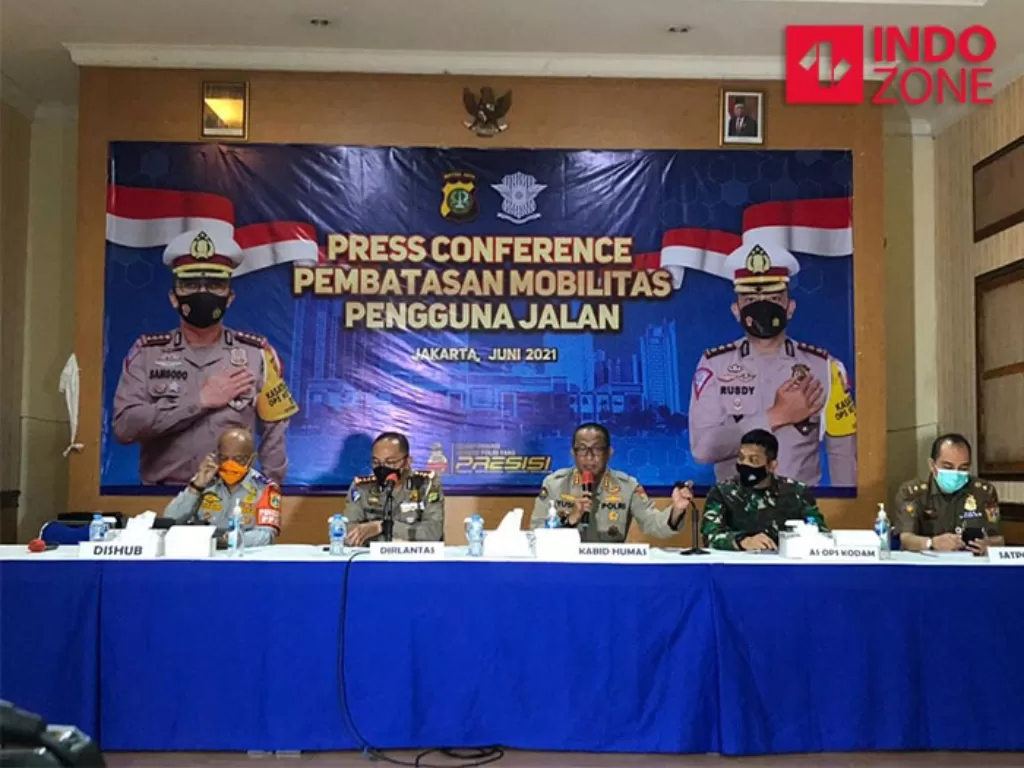  Konferensi pers terkait PPKM Jakarta di Mapolda Metro Jaya, Jakarta. (INDOZONE/Samsudhuha Wildansyah)