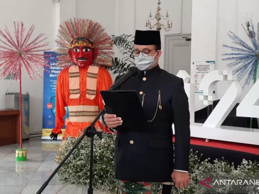 Gubernur DKI Jakarta Anies Baswedan memberikan pidato HUT ke-494 DKI Jakarta di Balai Kota Jakarta (ANTARA/Ricky Prayoga)