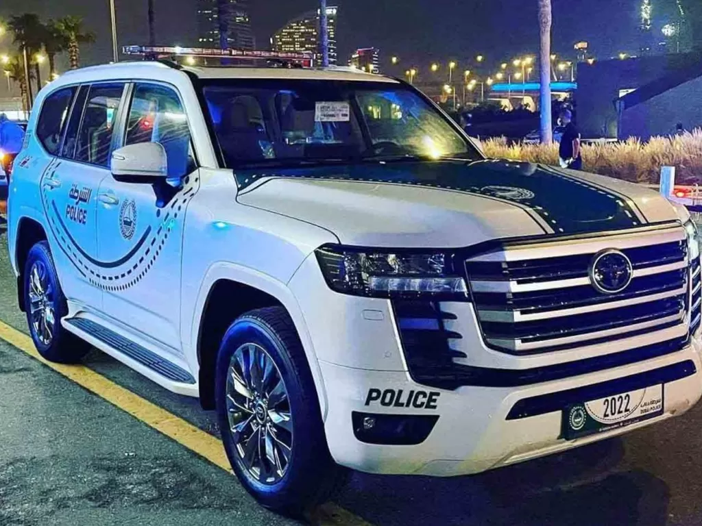 Tampilan Toyota Land Cruiser yang dipakai sebagai mobil polisi di Dubai (photo/GaadiWaadi)