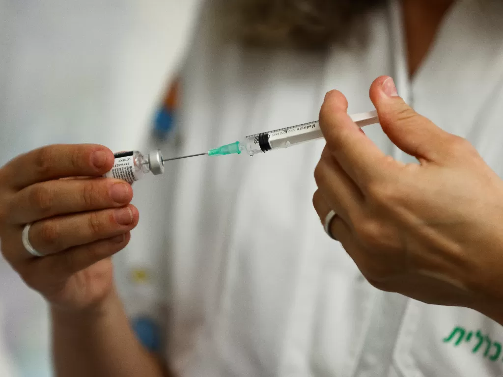 Vaksin kurang manjur lawan Covid-19 varian Delta (REUTERS/Amir Cohen)