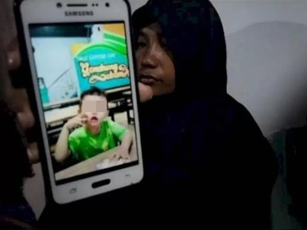 Bocah 7 tahun tewas tertabrak mobil saat makan es krim di pinggir jalan Makassar (Instagram/makasar_iinfo)