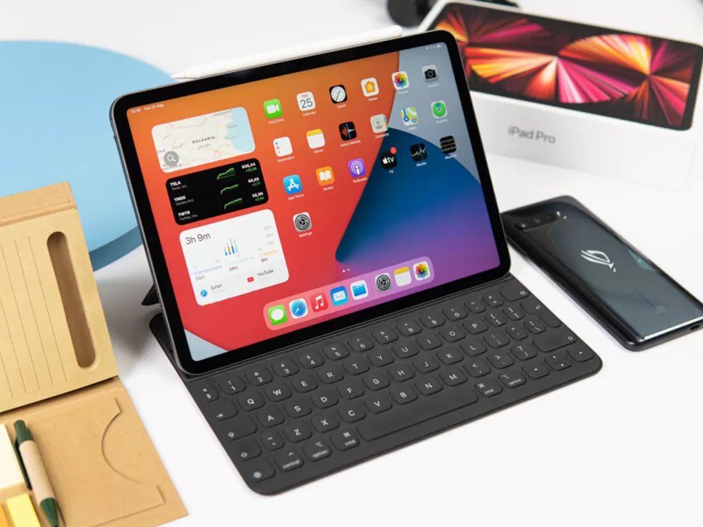 Tampilan tablet iPad Pro 2021 yang diluncurkan Apple di tahun ini (photo/PhoneArena)