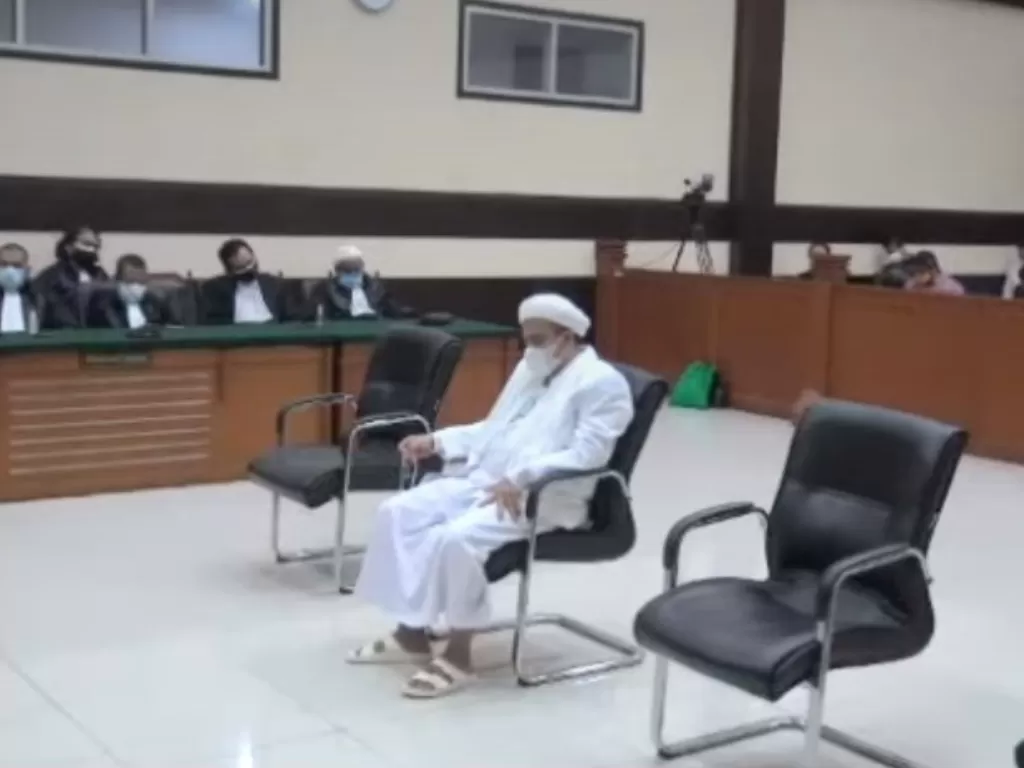 Habib Rizieq Shihab divonis bersalah dengan hukuman empat tahun penjara. (Foto/Youtube)
