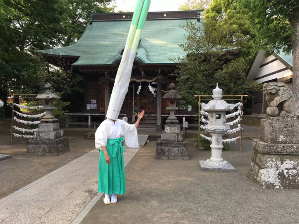 Ritual aneh di kuil jepang setiap tahun. (Twitter/@arukajinjanegi)