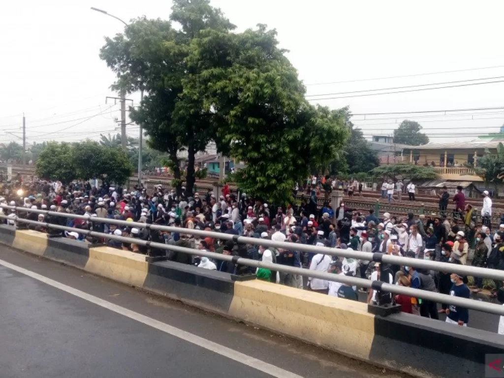 Ratusan simpatisan Rizieq Shihab kepung PN Jakarta Timur (ANTARA)