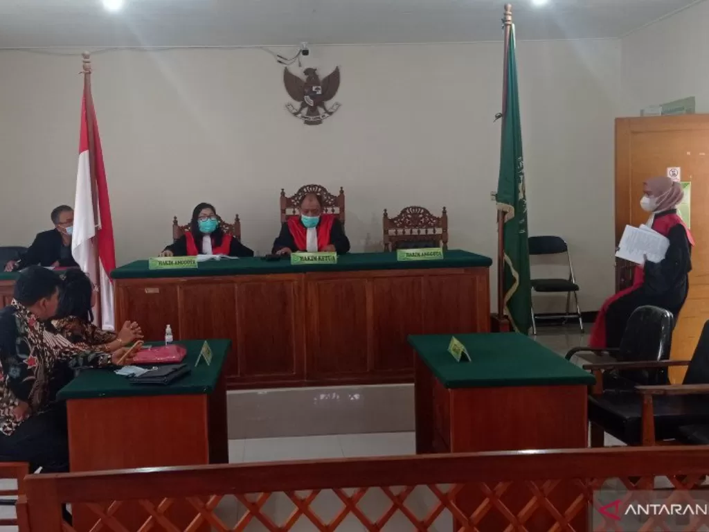 Pengadilan Negeri (PN) Cianjur, Jawa Barat, memutus bersalah terhadap HA pemilik investasi bodong yang merugikan seribuan nasabahnya hingga puluhan miliar rupiah.  Meski tak hadir saat sidang, HA harus membayar ganti rugi sebesar Rp49 miliar.  Humas Penga
