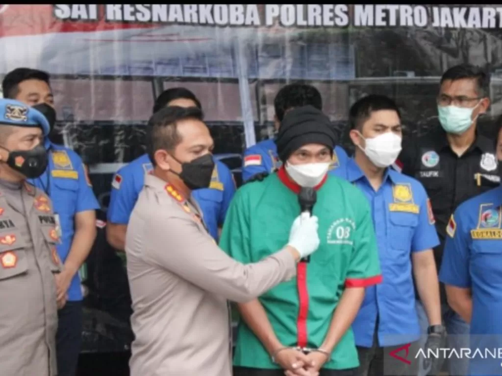 Anji saat konferensi pers di Polres Metro Jakarta Barat (ANTARA/HO-Humas Polres Metro Jakarta Barat.)