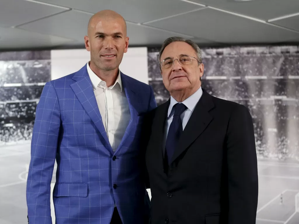 Florentino Perez dan Zinedine Zidane. (photo/REUTERS/Juan Medina)