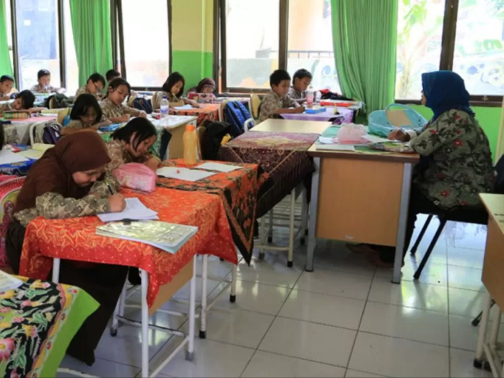 Ilustrasi: Suasana belajar mengajar di salah satu sekolah di Kota Surabaya, Jatim sebelum pandemi. (FOTO ANTARA/HO-Humas Pemkot Surabaya) 