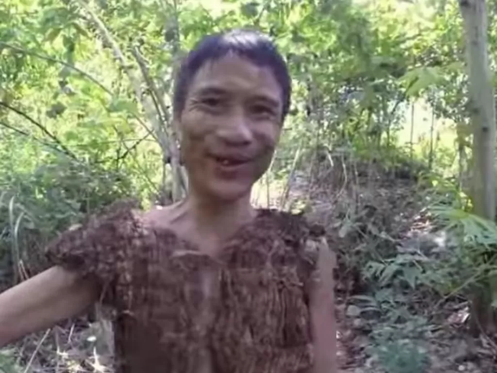 Ho Van Lang, pria yang tinggal di hutan selama 41 tahun. (Instagram/@docastaway)