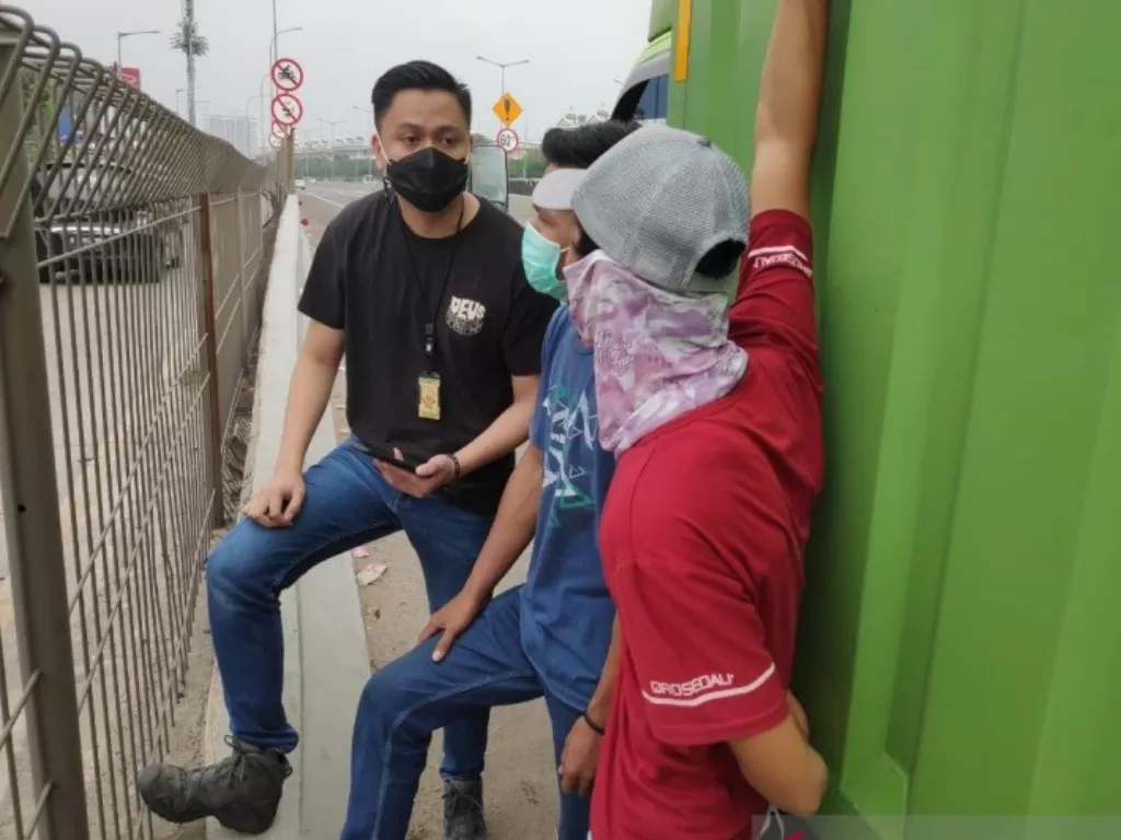 Pelaku pungli sopir truk ditangkap (Dok.Humas Polres Metro Jakarta Barat)
