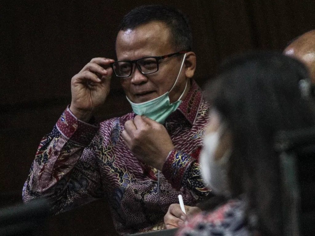  Terdakwa kasus suap izin ekspor benih lobster tahun 2020 Edhy Prabowo (kiri) menjalani sidang lanjutan di Pengadilan Tipikor, Jakarta, Selasa (8/6/2021). (photo/ANTARA FOTO/Asprilla Dwi Adha)