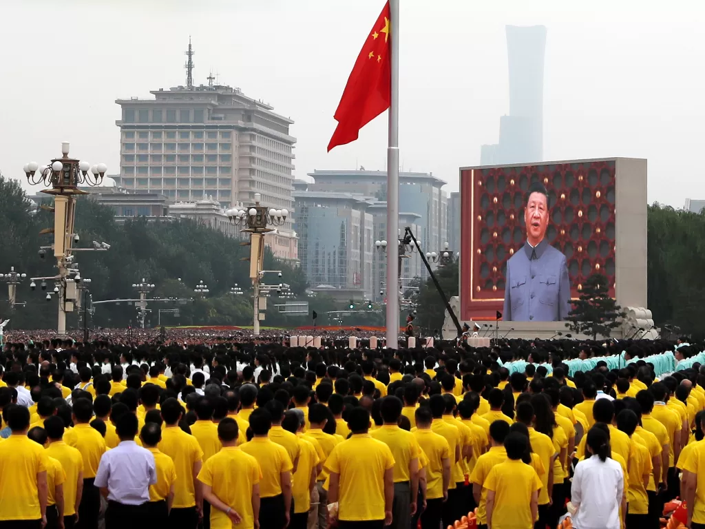 Peringatan 100 tahun partai komunis China. (REUTERS/Carlos Garcia Rawlins)