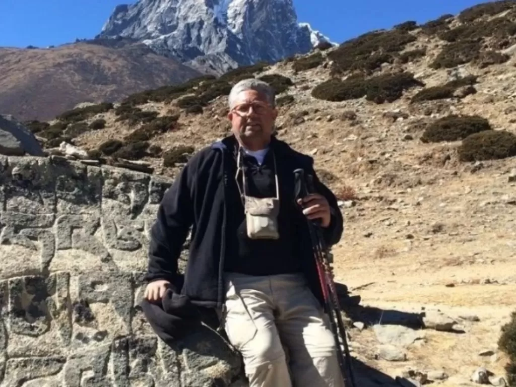 Pria 64 tahun meninggal saat mendaki gunung everest. (MuchLoved)