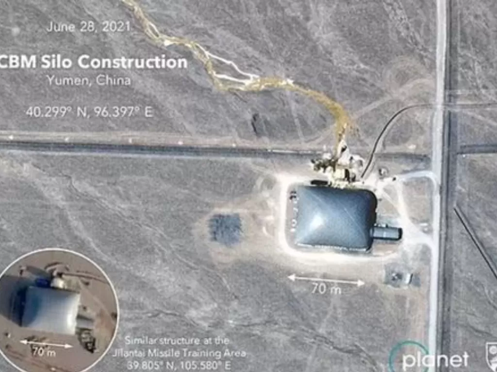Foto satelit menunjukkan pekerjaan konstruksi berlangsung di gurun China. (Planet/CNS)