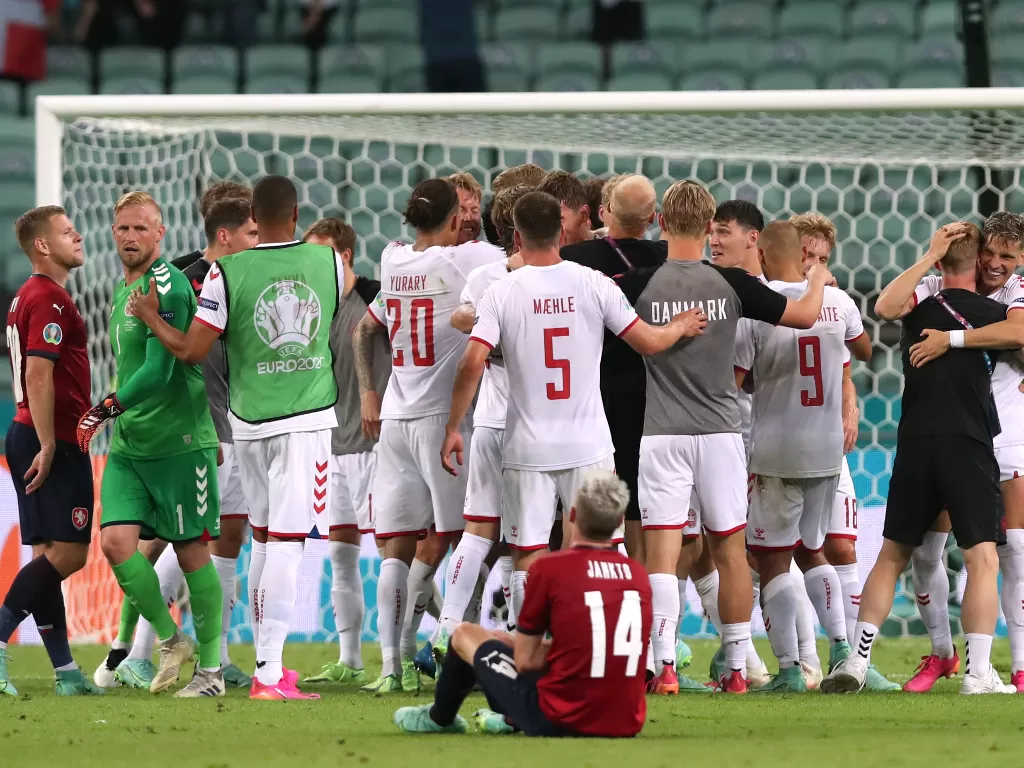 Denmark lolos ke semifinal Euro 2020. (photo/REUTERS/Tolga Bozoglu)