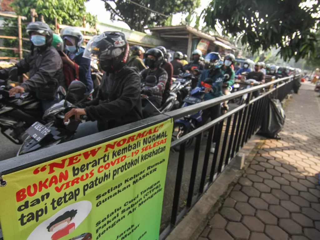 Ilustrasi. Kepadatan kendaraan yang terjadi di jalur alternatif perbatasan Depok dan Jakarta di Jalan Setu Pedongkelan, Depok, Jawa Barat, Senin (5/7/2021). (photo/ANTARA FOTO/Asprilla Dwi Adha/ilustrasi)