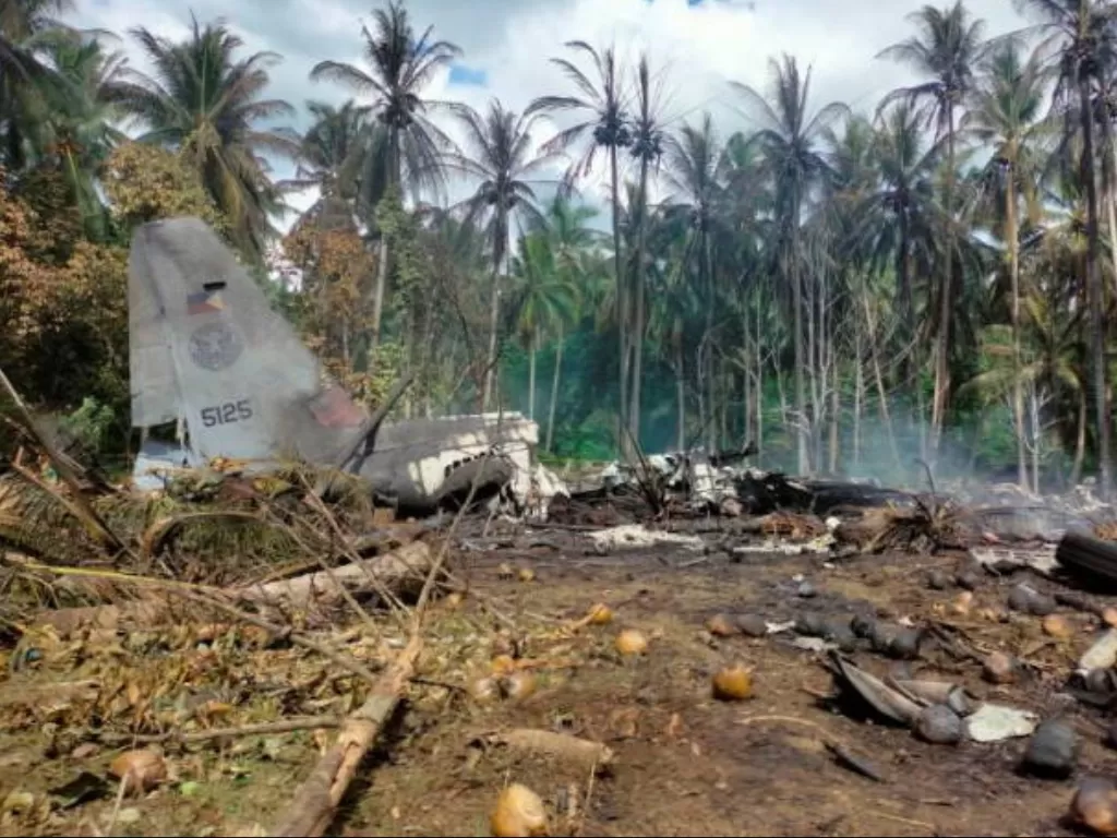 Pesawat militer Filipina kecelakaan. (REUTERS/PHILIPPINES ARMY JFT SULU)