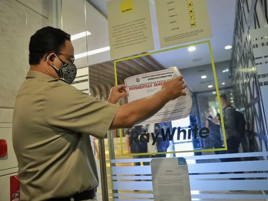 Anies Baswedan segel kantor Ray White di Jakarta (Instagram/aniesbaswedan)