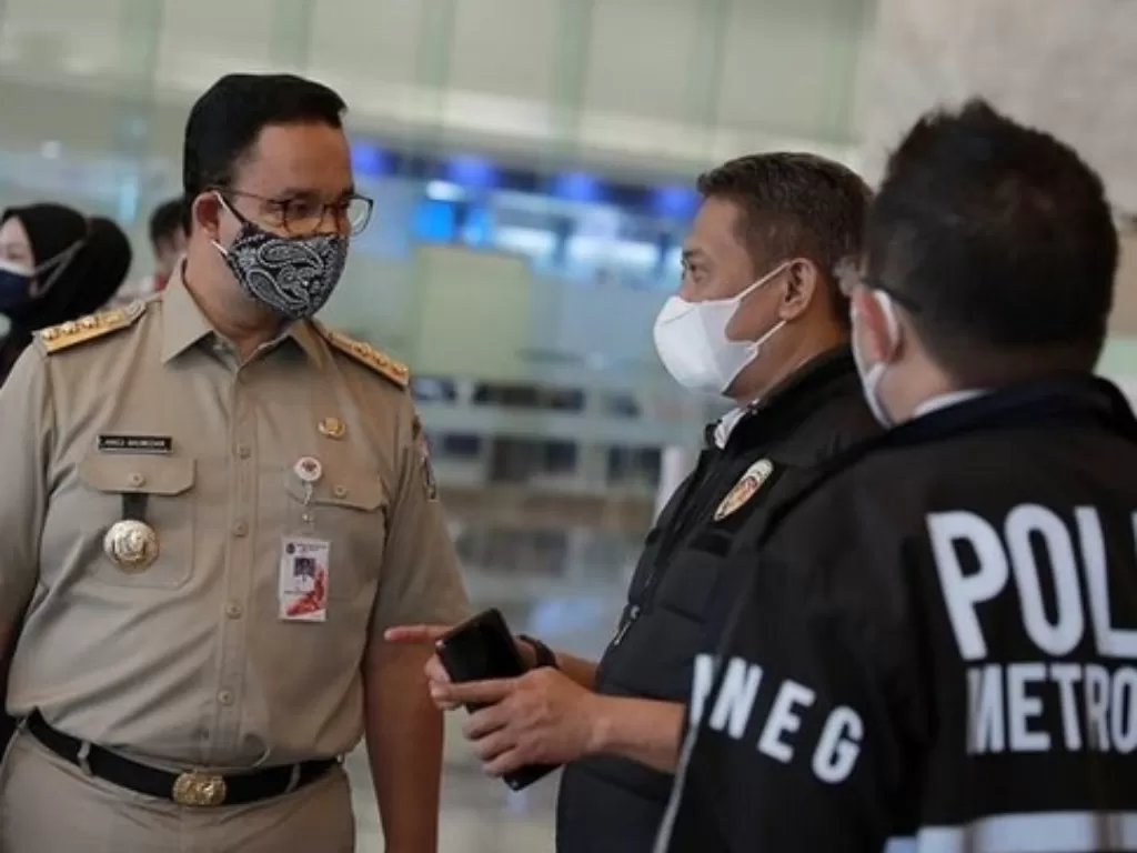 Gubernur DKI Jakarta Anies Baswedan saat sidak ke perkantoran di masa PPKM darurat di Jakarta. (Instagram/aniesbaswedan)