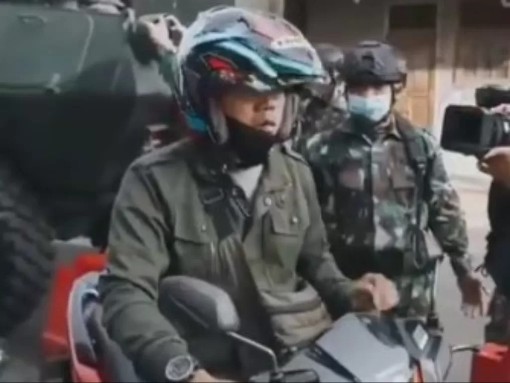 Pengendara motor yang berteriak PKI karena emosi. (Photo/Instagram/@jayalah.negriku)