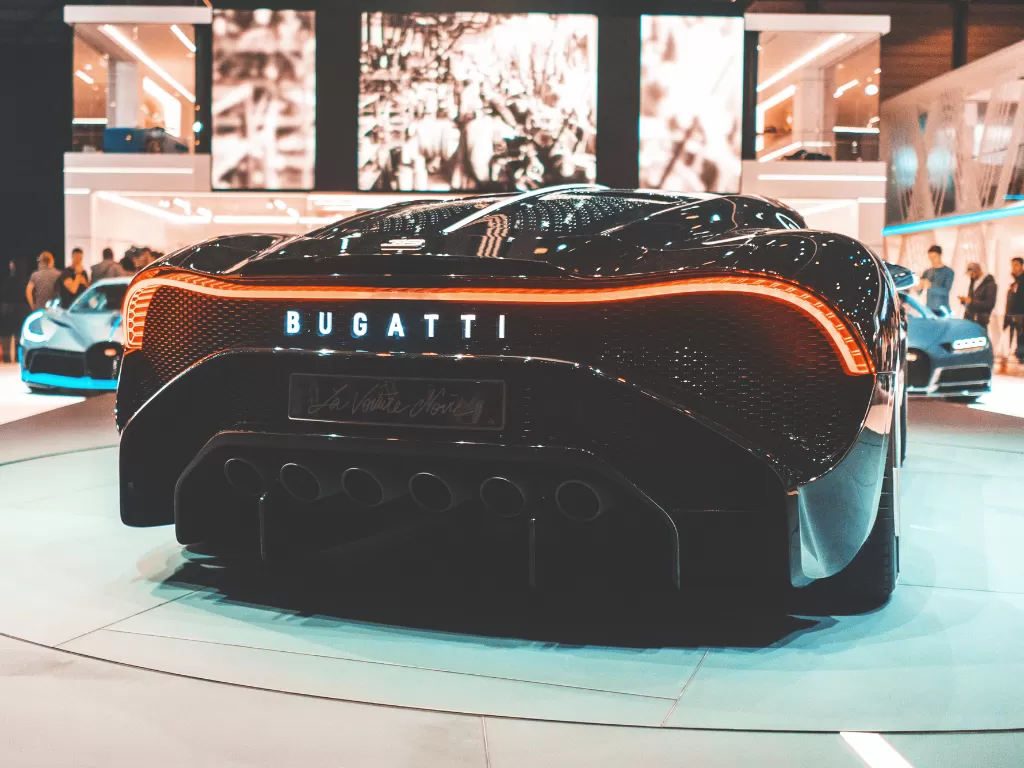 Tampilan belakang mobil Bugatti La Voiture Noire (photo/Unsplash/Marvin Meyer)
