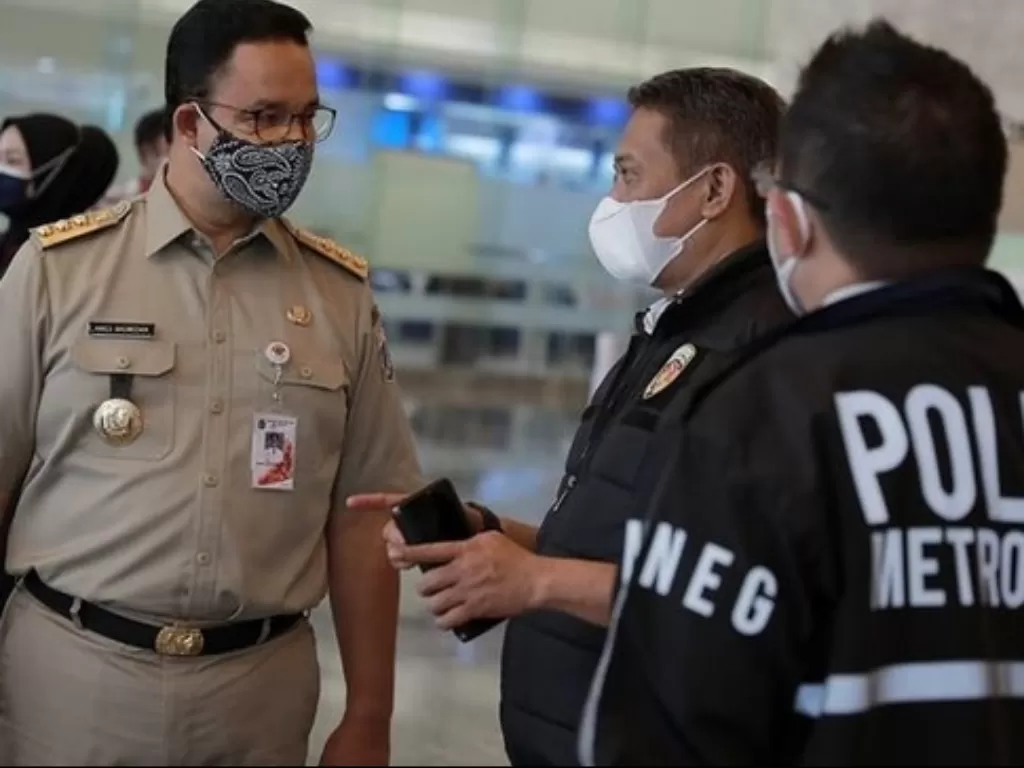 Gubernur DKI Jakarta Anies Baswedan saat sidak ke perkantoran di masa PPKM darurat di Jakarta. (Instagram/@aniesbaswedan)