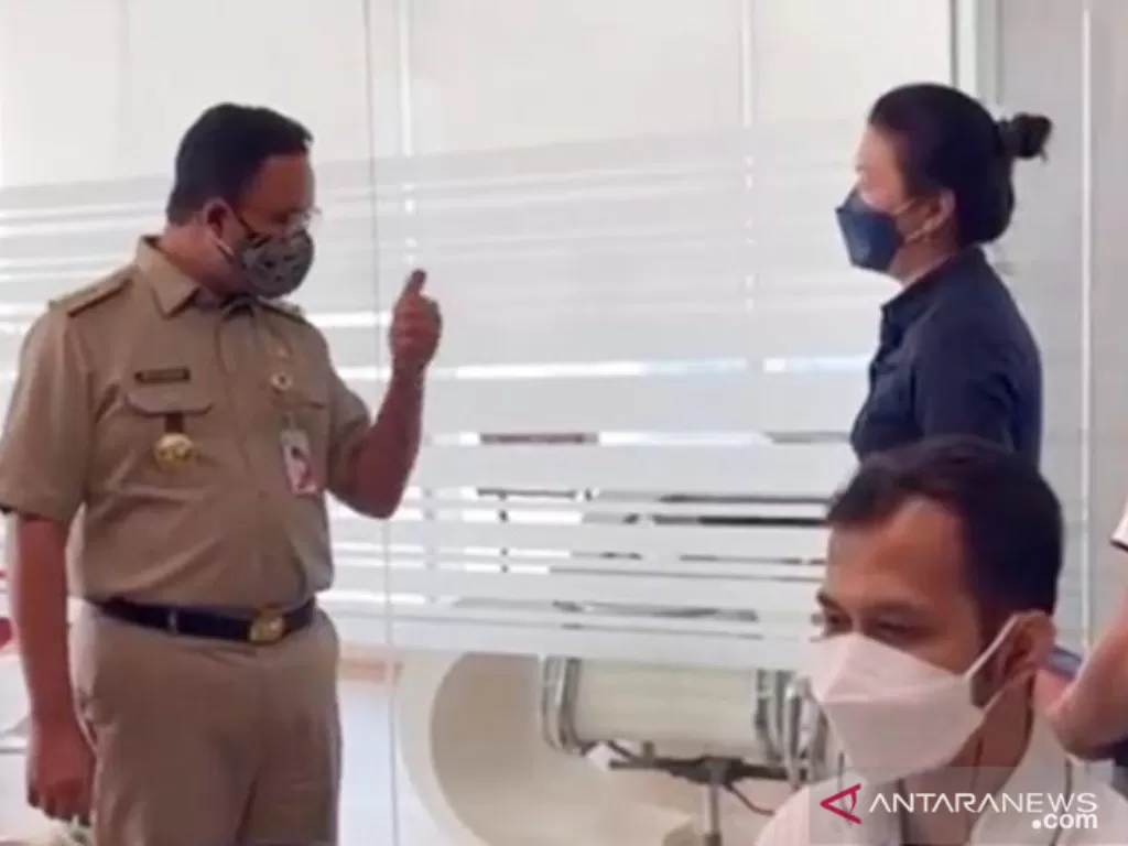 Gubernur DKI Jakarta Anies Baswedan, saat melalukan inspeksi mendadak pelaksanaan PPKM Darurat (ANTARA/Instagram/@aniesbaswedan/pri.)