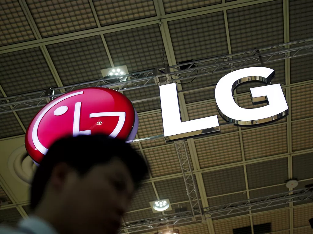 Tampilan logo perusahaan teknologi LG asal Korea Selatan (photo/REUTERS/Kim Hong-Ji)