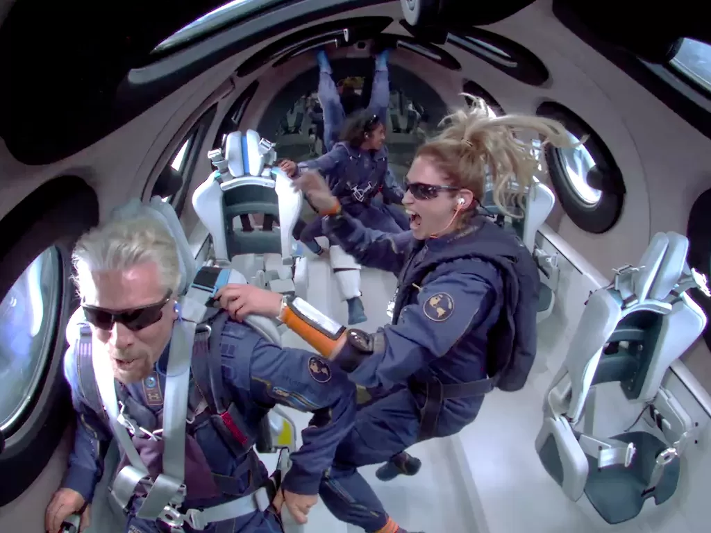 Pendiri Virgin Galactic, Richard Branson saat berada di luar angkasa (photo/REUTERS/Virgin Galactic)