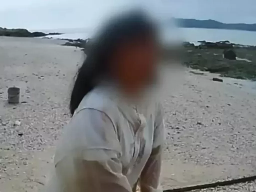 Gadis 13 tahun ditinggalkan orang tuanya di pulau terpencil. (YouTube)