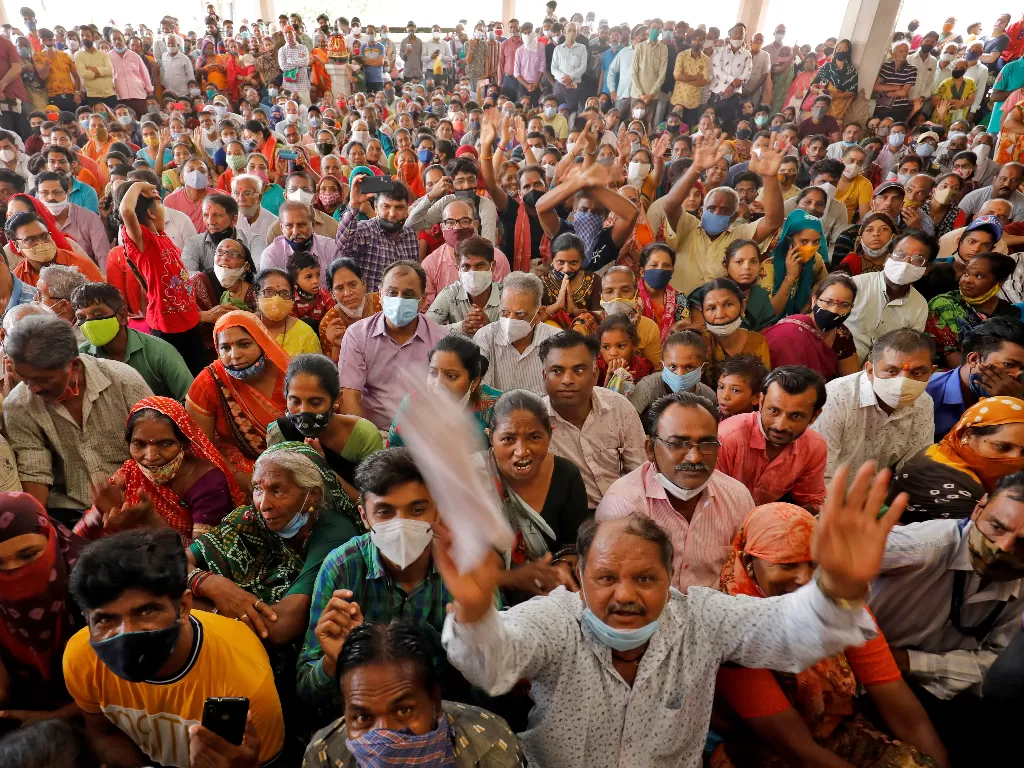 Masyarakat India. (REUTERS/Amit Dave)