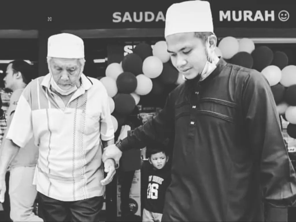 Ayah Ustadz Ebit Lew meninggal dunia. (Photo/Instagram/@ebitlew)