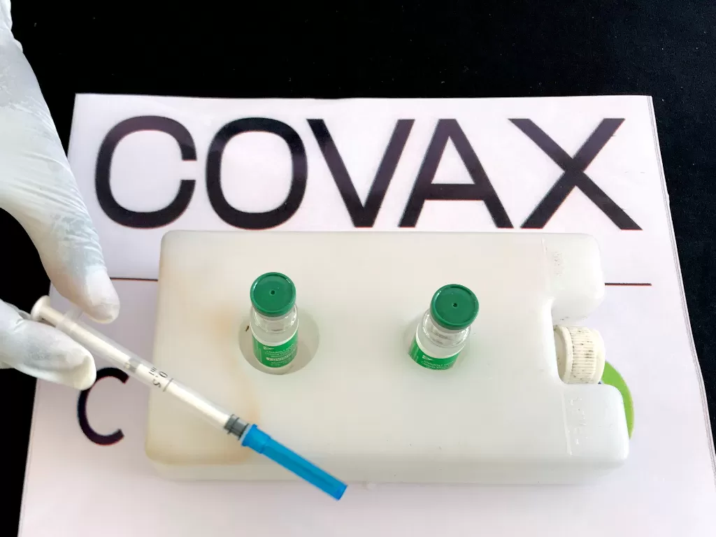 Suntikan vaksinasi COVID-19. (photo/Ilustrasi/REUTERS/Tiksa Negeri)