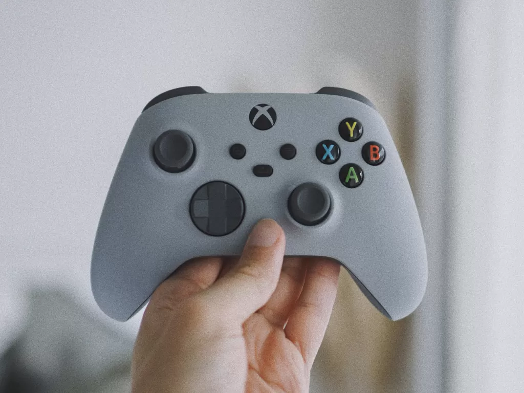 Tampilan controller dari Xbox Sersi X/S terbaru (photo/Unsplash/Howard Bouchevereau)