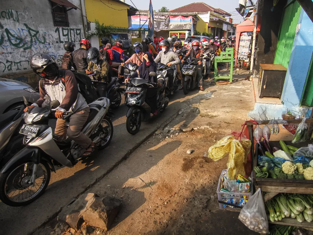 Jalur tikus perbatasan Depok dan Jakarta (ANTARA FOTO/Asprilla Dwi Adha)