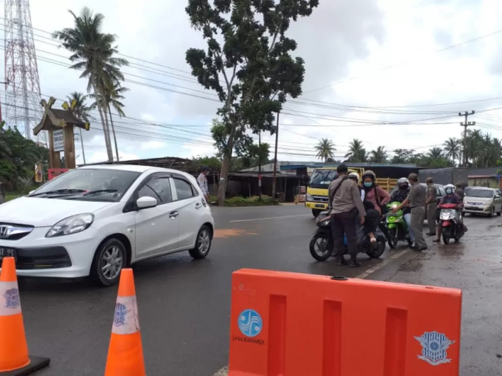 Pemkot Tanjungpinang melakuan penyekatan jalan selama PPKM Darurat 12-20 Juli 2021 (Antara)