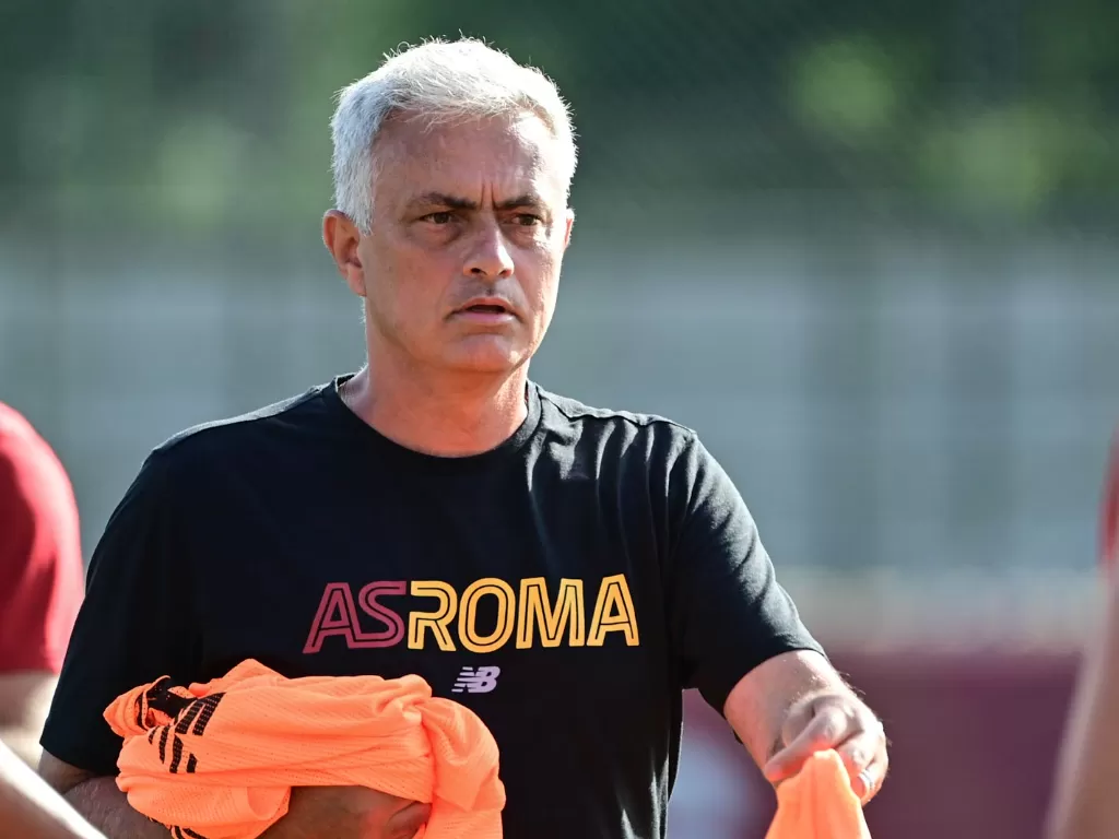 Jose Mourinho, pelatih Roma. (photo/Twitter/@OfficialASRoma)