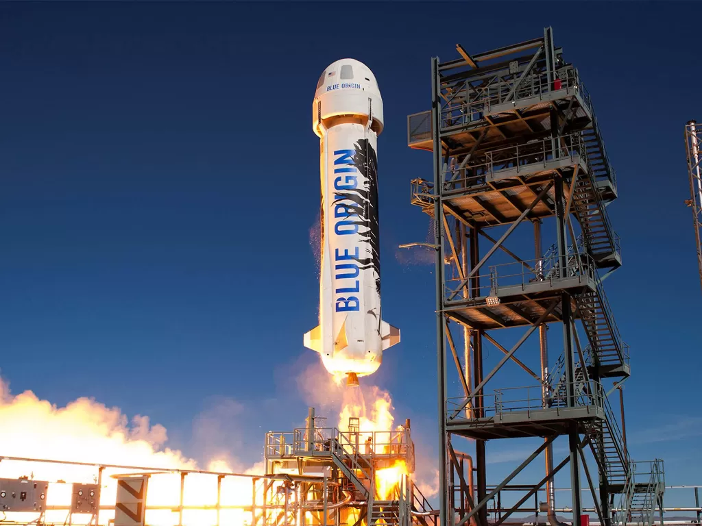 Tampilan roket besutan Blue Origin yang baru meluncur (photo/REUTERS/Blue Origin)