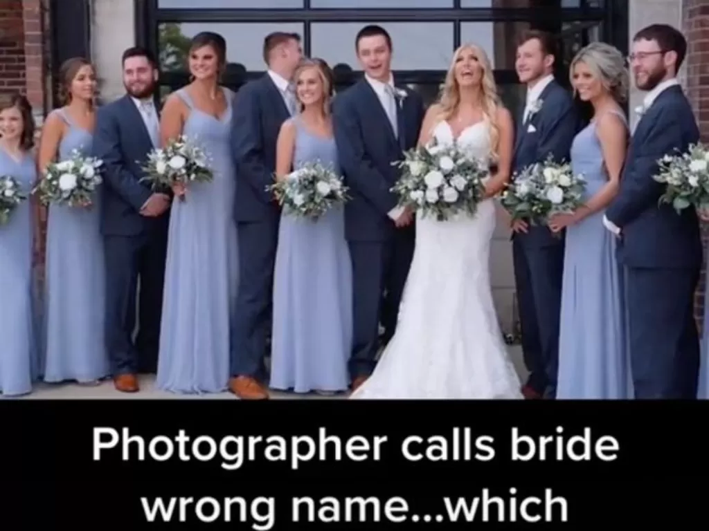 Pasangan Corey dan Katelyn tertawa canggung ketika fotografer memanggil pengantin wanita 'Taylor' (TikTok/jpvideography2141)