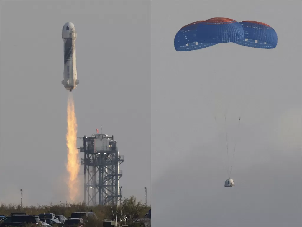 Kapsul yang membawa pengusaha miliarder Jeff Bezos dan tiga anggota awak kembali dengan parasut setelah penerbangan mereka di atas roket New Shepard Blue Origin di dekat Van Horn, Texas, AS, 20 Juli 2021. (photo/REUTERS/Joe Skipper)