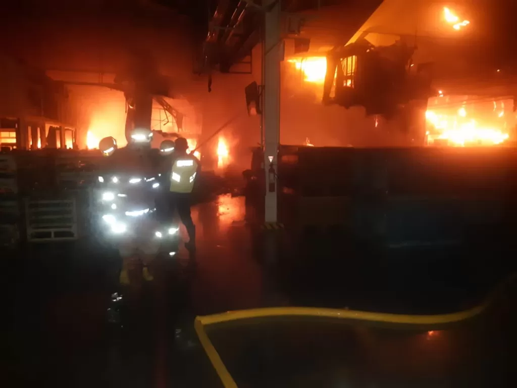 Kebakaram pabrik kampas rem di Jakut. (Dok. Humas Dinas Damkar DKI)