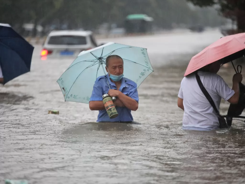 Banjir di China, jalan terendam air. (REUTERS/CHINA DAILY)