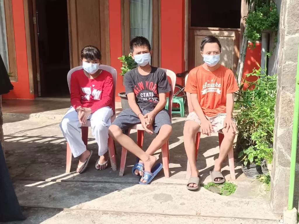 Tiga anak di Malang mendapat program Sama Ramah. (Dok. Polresta Malang Kota)
