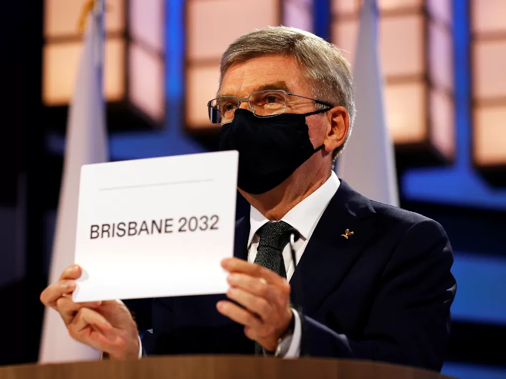 Presiden Komite Olimpiade Internasional Thomas Bach mengumumkan Brisbane sebagai kota tuan rumah Olimpiade Musim Panas 2032, Rabu (21/7). (photo/REUTERS/Toru Hanai)