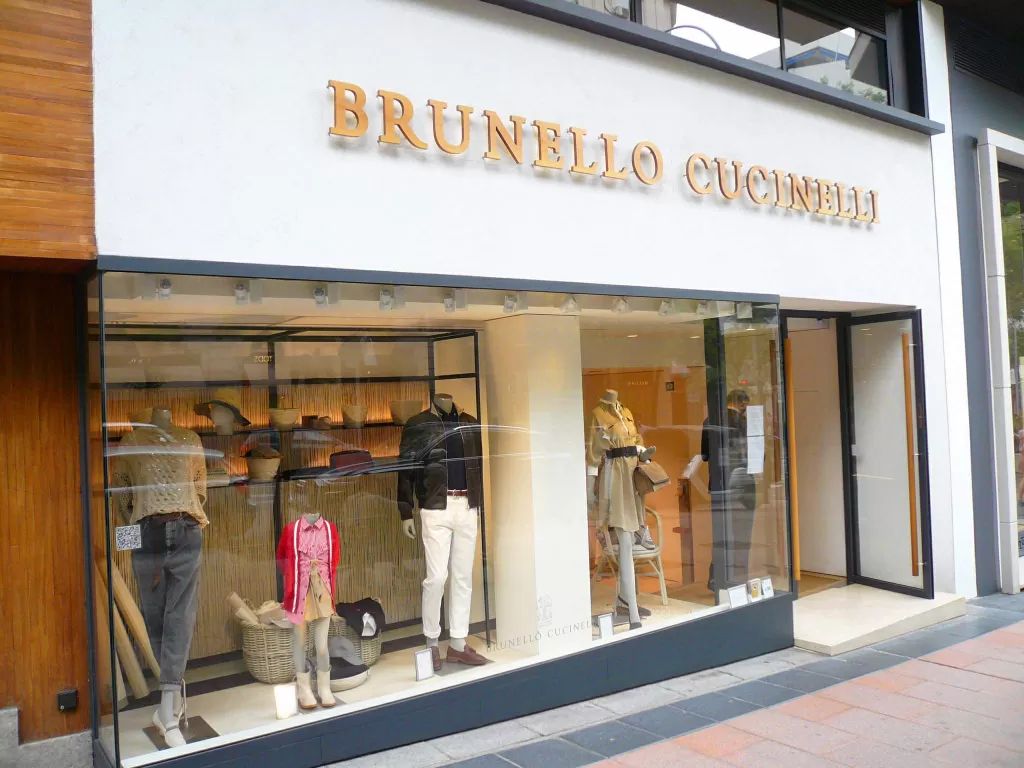 Perusahaan fesyen Brunello Cucinelli. (Wikipedia).