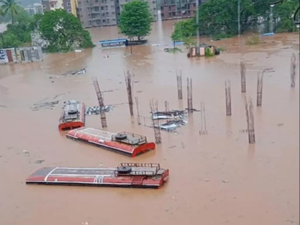 Banjir di Maharashtra, India. (Twitter/@tanmay_shinde99).